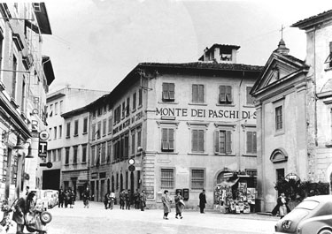 Una veduta d'annata di piazza San Jacopo